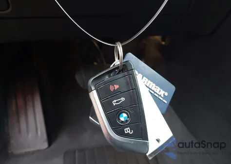 2018 BMW X1 xDrive28I из США, поврежденный, VIN WBXHT3C38J5L34785